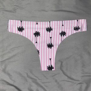 Palm tree no show thong